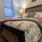 Relaxing Rustic Oasis, Unit A - 6 minute walk to Downtown! Pet-friendly & Cyclists Welcome!