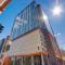 Boulevard Stays Highrise STU Sky Pool Parking Gym 22