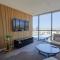 Riverview 2BR Apt with pool and Parking Near Suncorp
