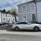 The Lily Pad - Boutique Townhouse, a short walk to Town Center and Racecourse