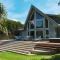 Monterey House by SANA