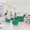 BnGo I Emerald Suite I 6 pax, center