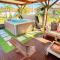 Spacious 5BR Private Home, Private Pool & Salt Water Spa, Minutes from Beaches