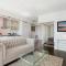 Luxury 1BR Suite - Lake & City View on 39th Floor
