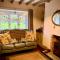 Relaxing Cottage Escape - Pub - Fire - King Size Bed