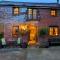 Romantic Country Cottage with log burner, garden patio, outdoor tub and country views- Brecon Beacons National Park