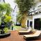 Cocoplant Surf Inn