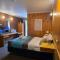 Country Roads Motor Inn