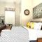 Cozy nest private porch museums free parking