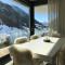 Luxurious 3 bed, 3 bath Apmt w Pool