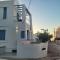 Captain Lazaros Villa----Cozy starlit heated pool where the black beach welcomes you