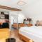 Hike & Ski-in Ski-out Mountain View Apartment for Family & Friends