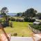 Aqua Vista On Arden - beachfront bach in Oakura
