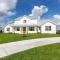 Family Retreat, Pool, Games & Farm Views, 10 Acres