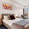 Family Unit with Balcony, Free Trams to CBD Sights