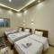 Yoya Hur Pyramids inn