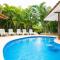 Cozy Garden Condo with Vibrant Tropical Decor, Swimming Pool and Rancho
