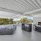 Galoola Hidden Gem, 2-97 Galoola Drive, Rooftop outdoor area with spectacular views, Wi-Fi, Air Conditioning, Pet Friendly