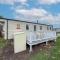 Great 8 Berth Caravan For Hire At Seawick Holiday Park In Essex Ref 27227Sw