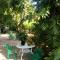 Jungle Palace hostel santaella