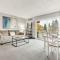 Second-floor - Riverfront Condo Near Downtown Bend