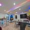 Luxury Santorini Boutique Suite with a Mediterranean Soul - 15m to Heathrow Windsor Ascot Legoland with Free Parking