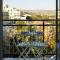Casa SEBA, Modern Retro Escape I 2 Bedrooms, Parking, Elevator, Crib