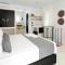 Naxos Black Concept Maisonette