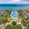 Luxury 2 BR Condo with tub & Infinity Pool - Beach Side At Mareazul - Sirenita G