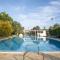Villa con parco e piscina
