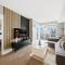 Modern City Condo with Parking Walk to CN Tower