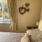 Forge Cottage, Cosy Couples Retreat in the Devon Countryside, Indoor Pool, Tennis Court and Tarka Trail Access