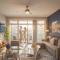 Modern 2BD DT - Balcony, Gym, W-D, Parking - Sleeps 8