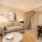 Argyl - Central Old Town Mews Home with Parking