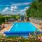 The Owl House with swimming pool and private hot tub