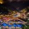Yunmeng Riverview Hotel-Newly Opened 2026 Free Pick-up Service Rooftop Infinity Pool Kids Playground On-site Café Near Fenghuang Scenic Area