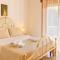 Exclusive Large 3 bed room Apartment with Pool Central Sorrento