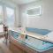 Ben View Room and Jacuzzi Bath