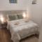 Warm cozy 1 bdrm close to Hwy