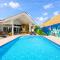 Villa Curazon met privézwembad vlakbij het strand!