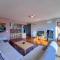 Awesome Panorama Penthouse - free Parking and balcony