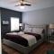 Amazing 3 bedrooms with 3 bedroom apt in the center of Beverly Hills