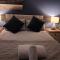 Suite near City, Science Park & Marshalls and close to Riverside walks
