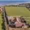 Bromholme Cottage Bacton - Sleeps 10, hot tub, close to beach
