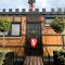 Willow Court Farm, The Copper Castle & Petting Farm, 8 min to Legoland & Windsor, 15 min to Lapland UK
