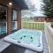 Oakwood Lodge with Hot Tub