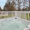 Graceland Lodge with Hot Tub