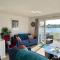 Lakefront Lodge w SUP & Fishing Access Cotswolds