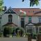 Cleave Court Guest House