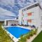 Pool Apartments & Rooms Mare
